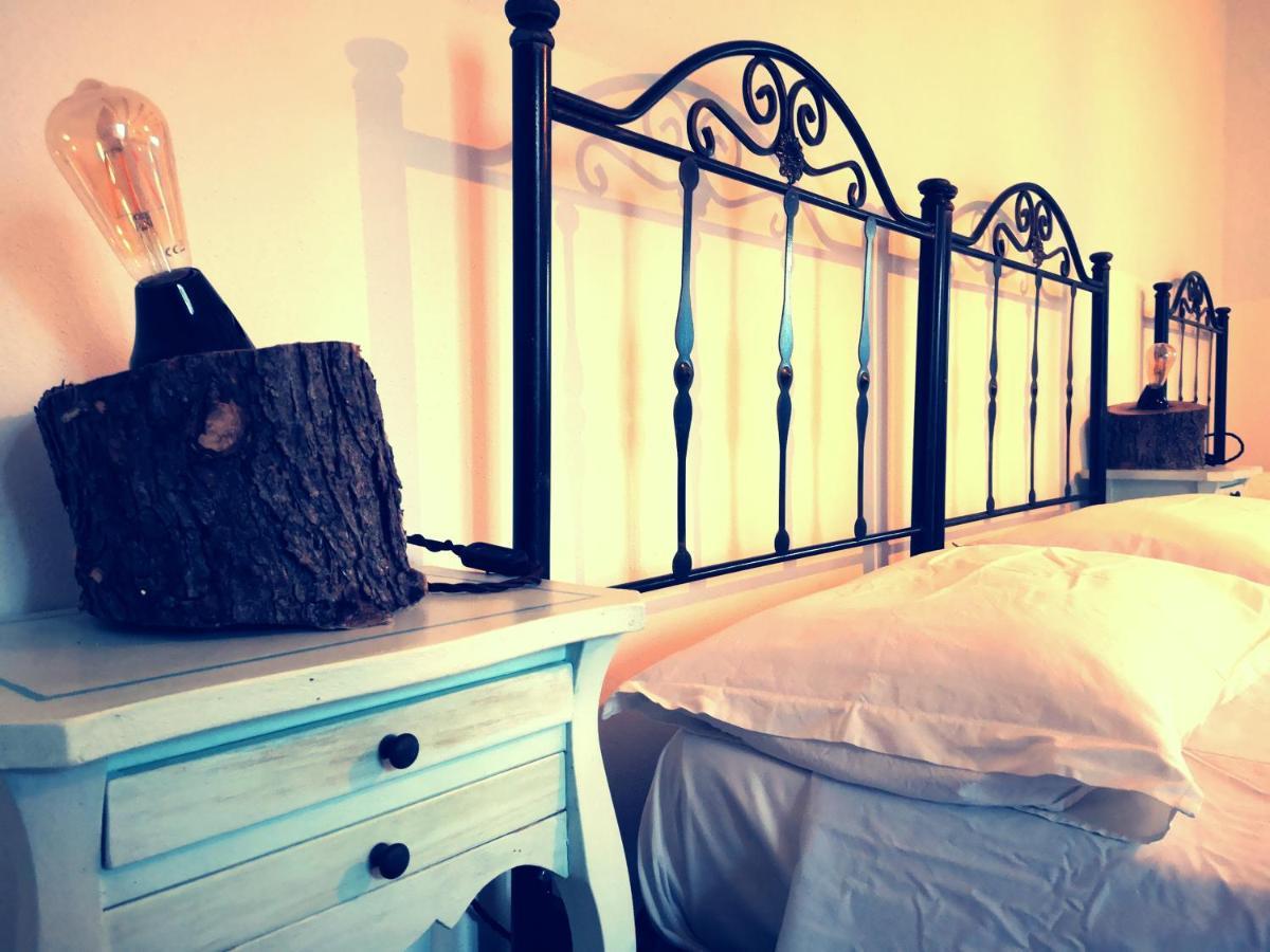 B&B Tobia'S House Giuggianello Bagian luar foto