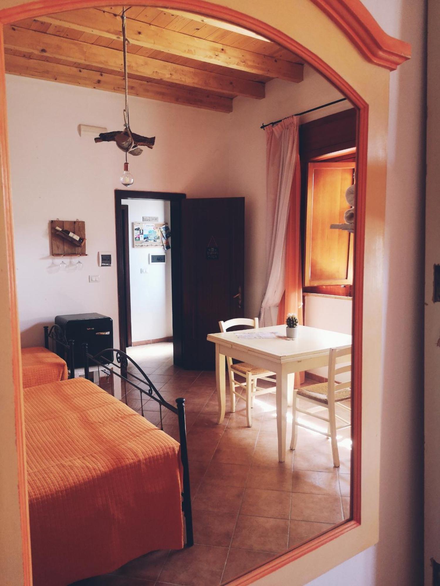 B&B Tobia'S House Giuggianello Bagian luar foto