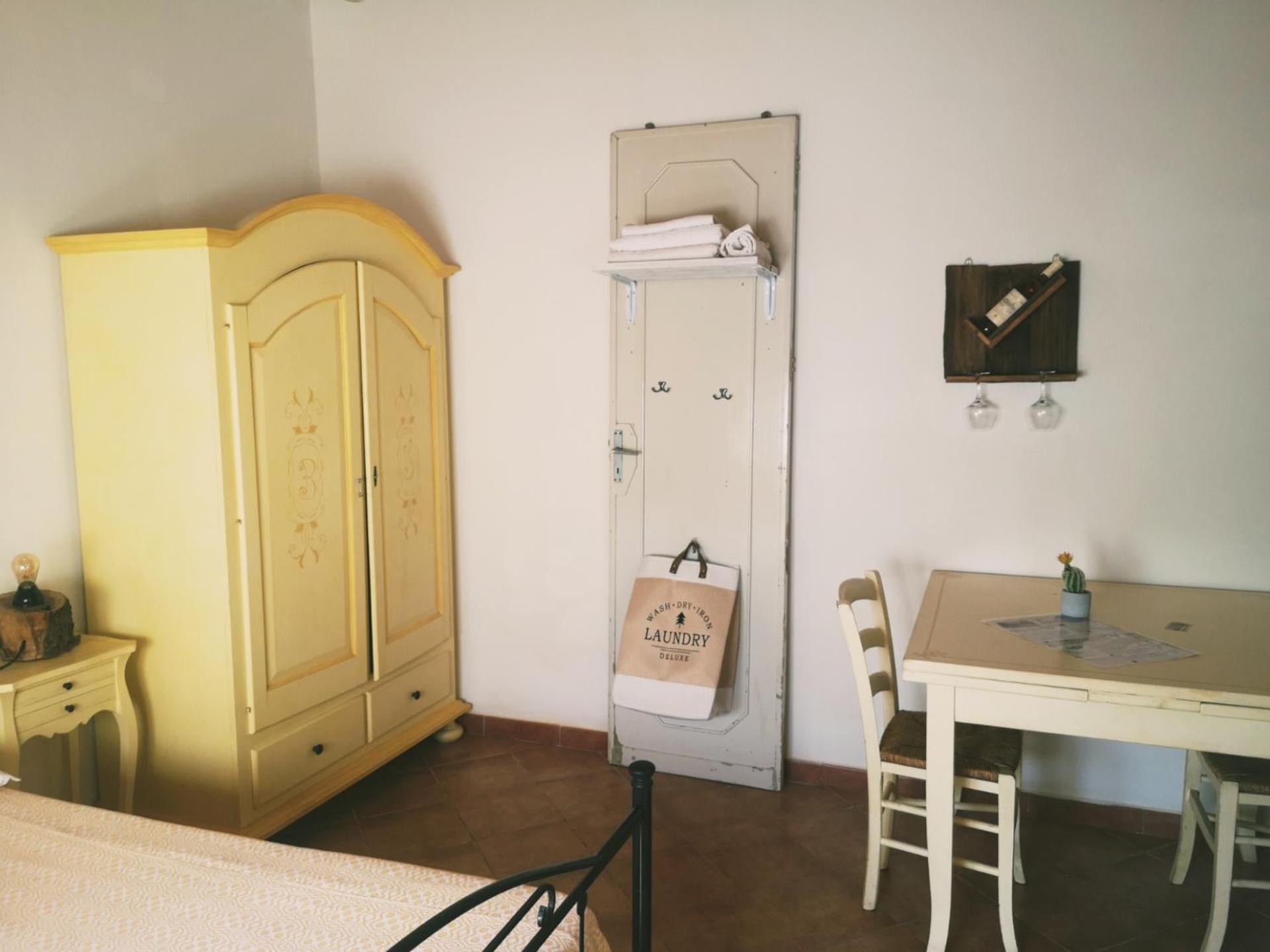 B&B Tobia'S House Giuggianello Bagian luar foto